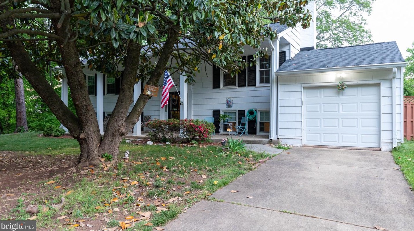 14910 Cranoke St #1, Centreville, VA 20120