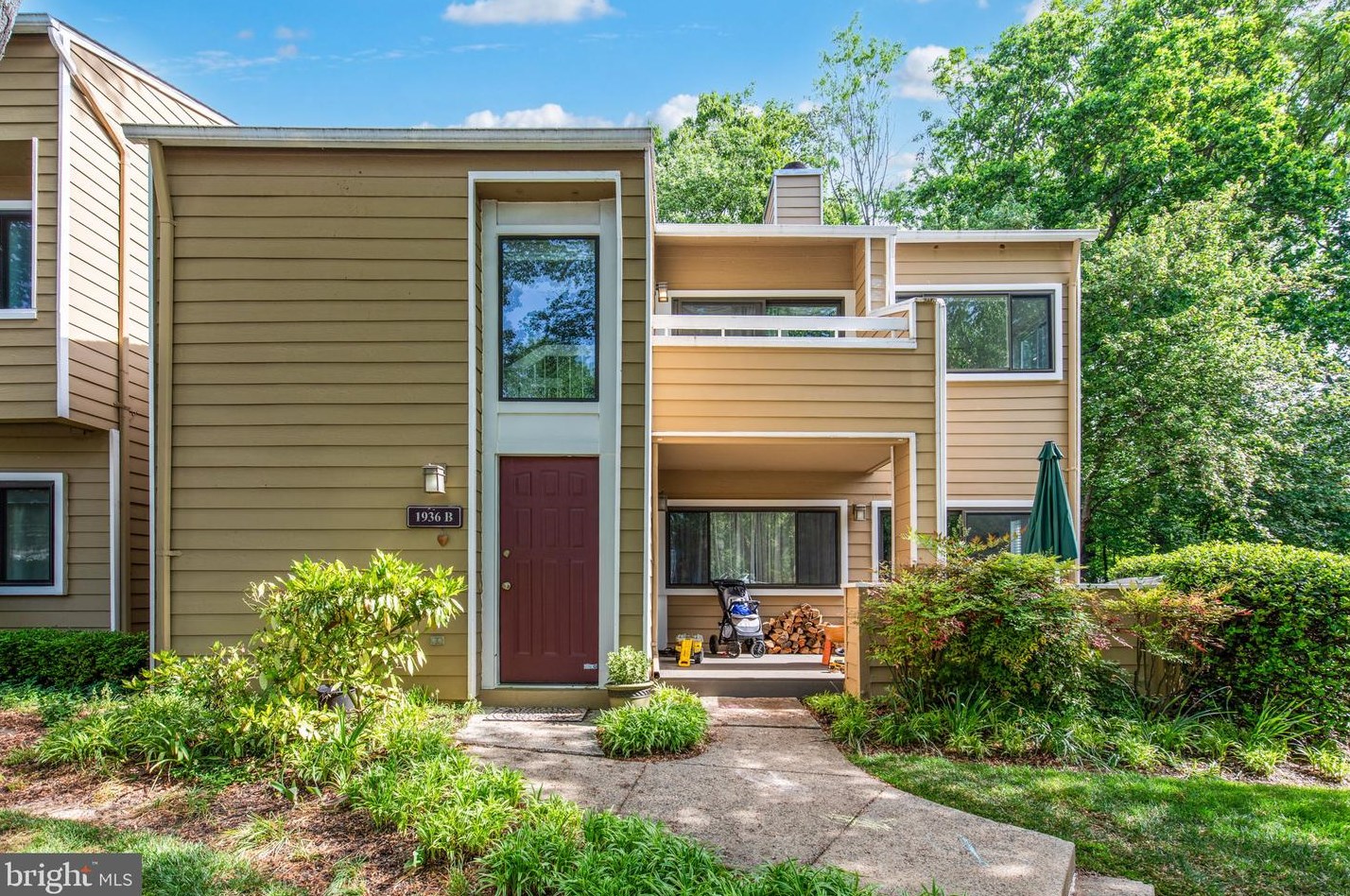 1936 Villaridge Dr #1936b, Herndon, VA 20191