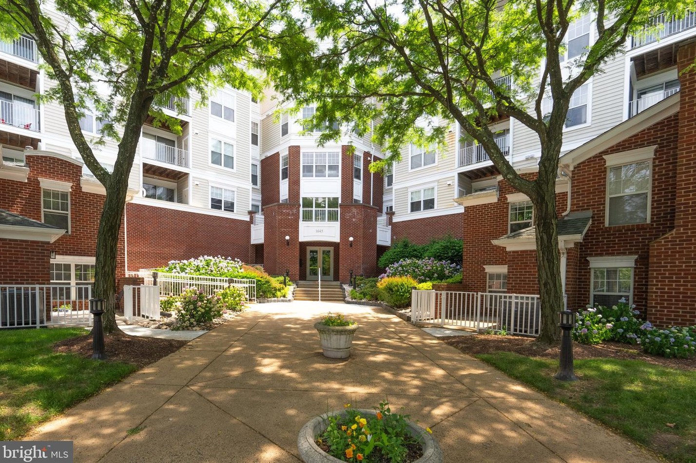 1645 International Dr #427, Mc Lean, VA 22102