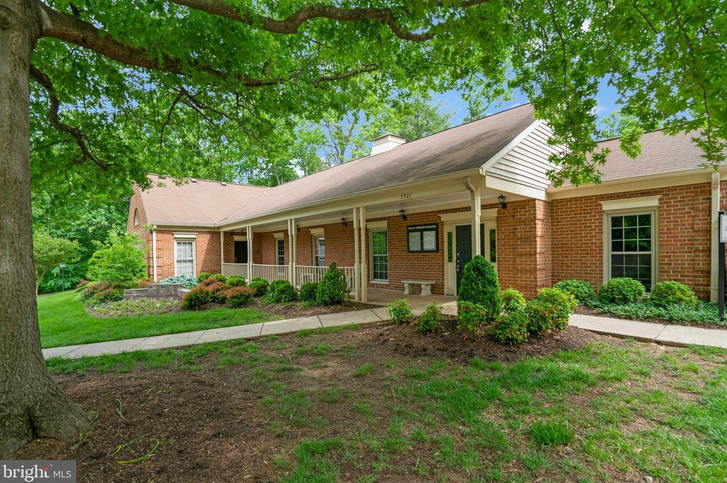 7813 Harrowgate Cir, Springfield VA  22152-3815 exterior