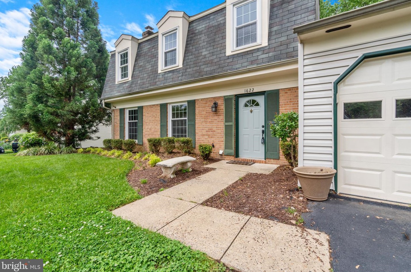 1622 Sadlers Wells Dr, Herndon, VA 20170