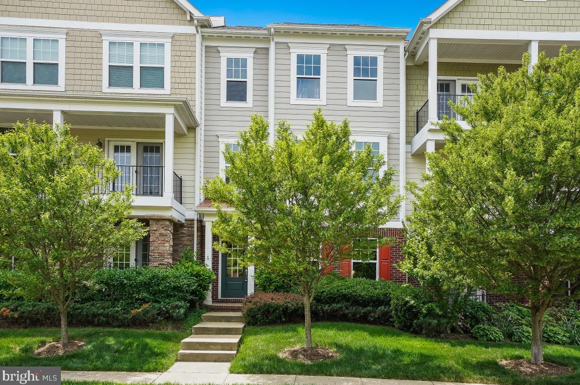 102 Anthem Ave, Herndon, VA 20170