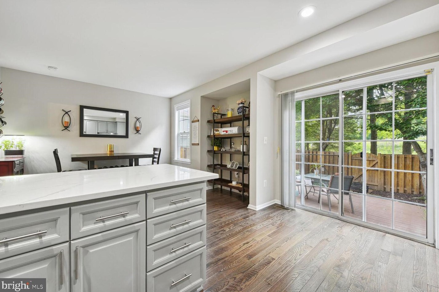 6206 Littlethorpe Ln, Alexandria VA 22315-3700 exterior