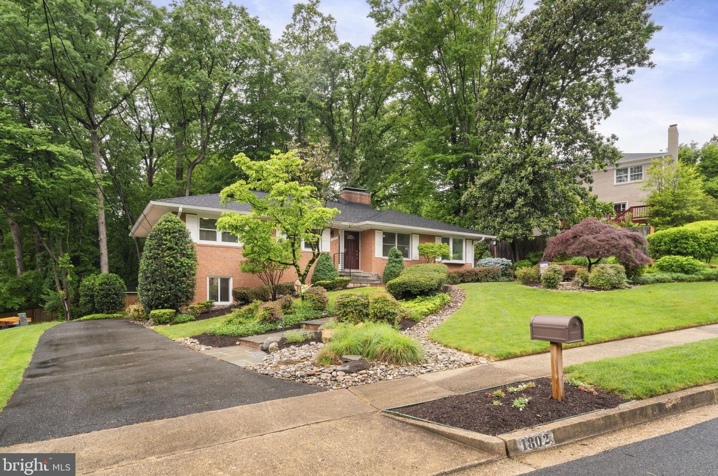 1802 Briar Ridge Ct, Mc Lean, VA 22101-4202