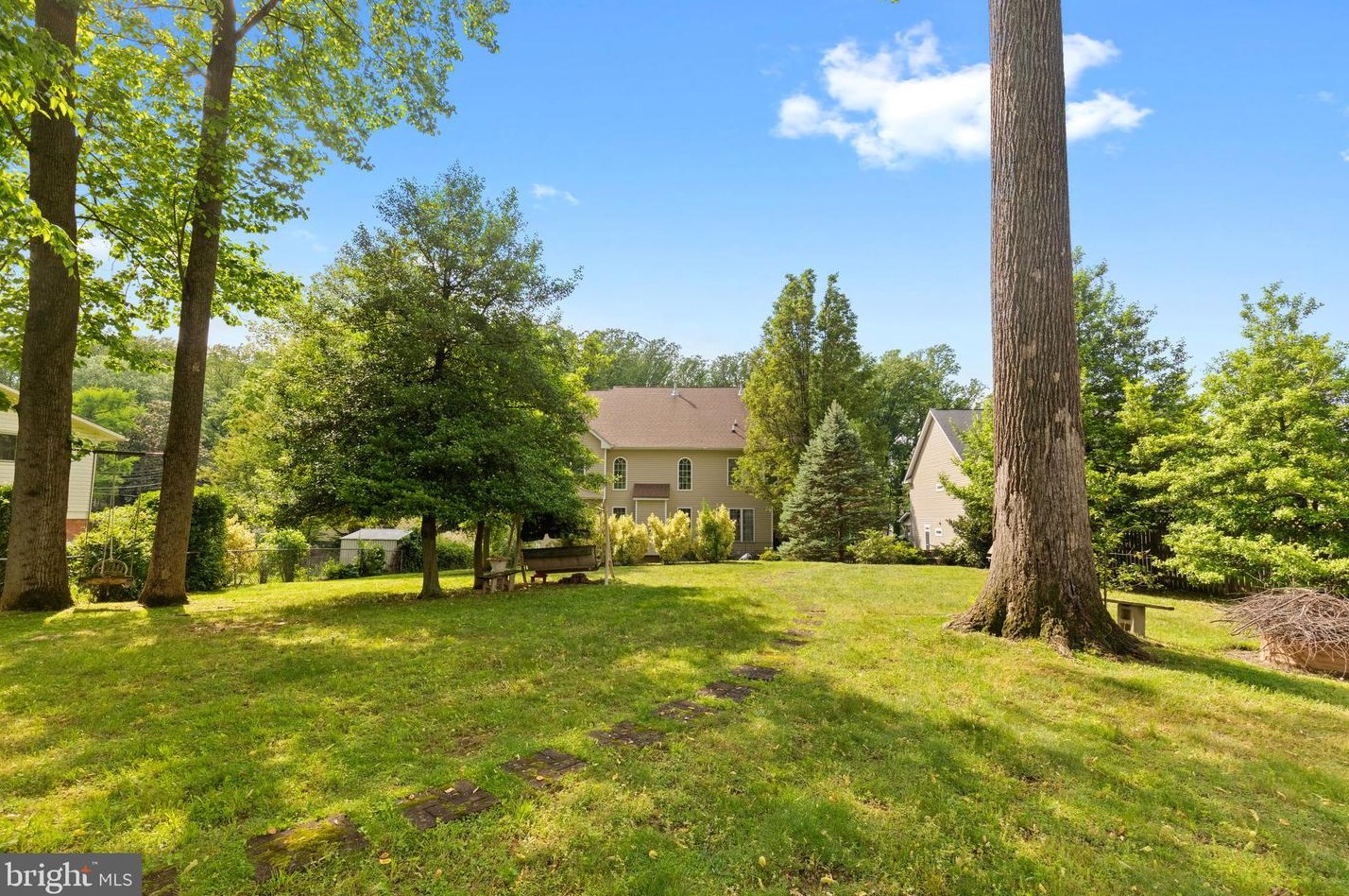 4405 Weyburn Dr, Annandale, VA 22003