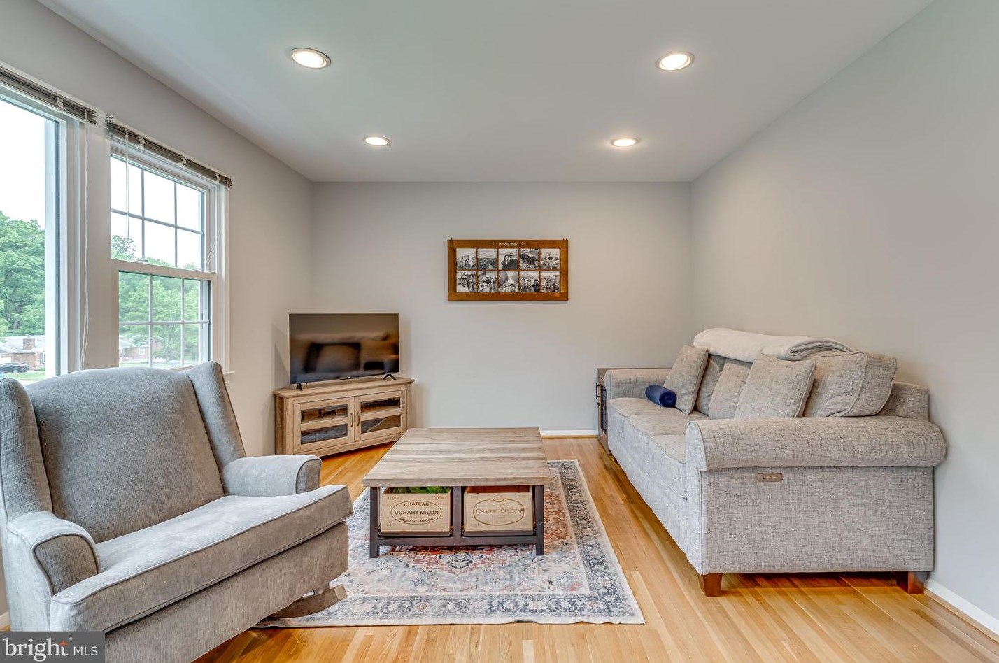 8307 Carrleigh Pkwy, Springfield VA  22152-1824 exterior