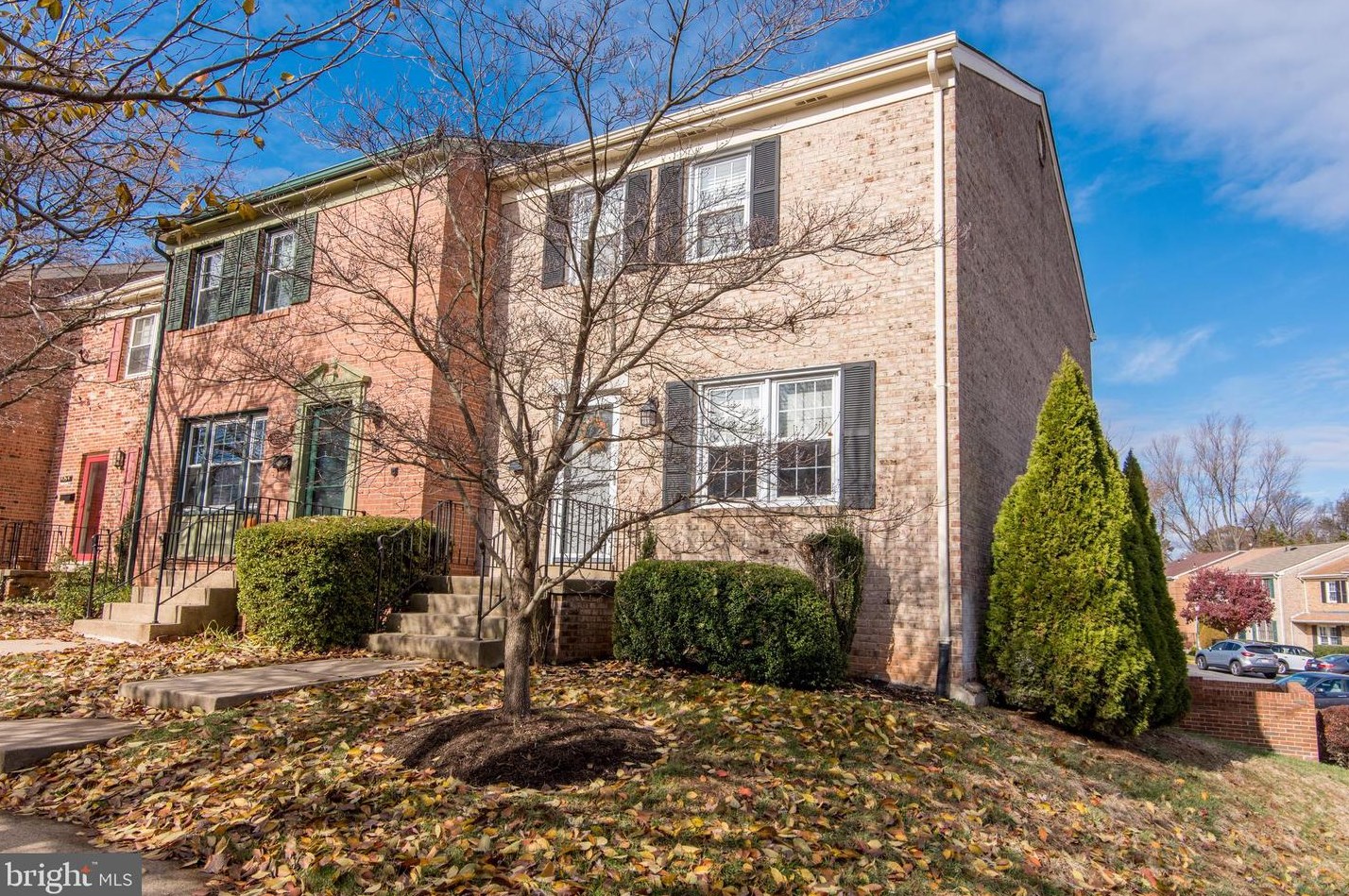 4330 Greenberry Ln, Annandale, VA 22003