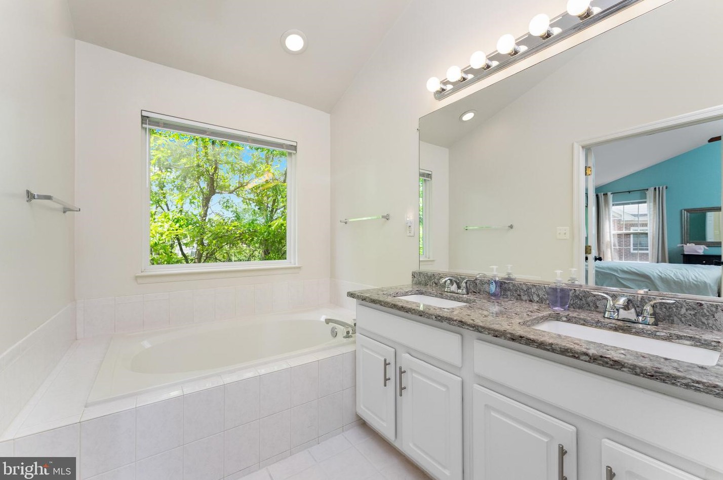 12464 Casbeer Dr, Fairfax VA  22033-4387 exterior