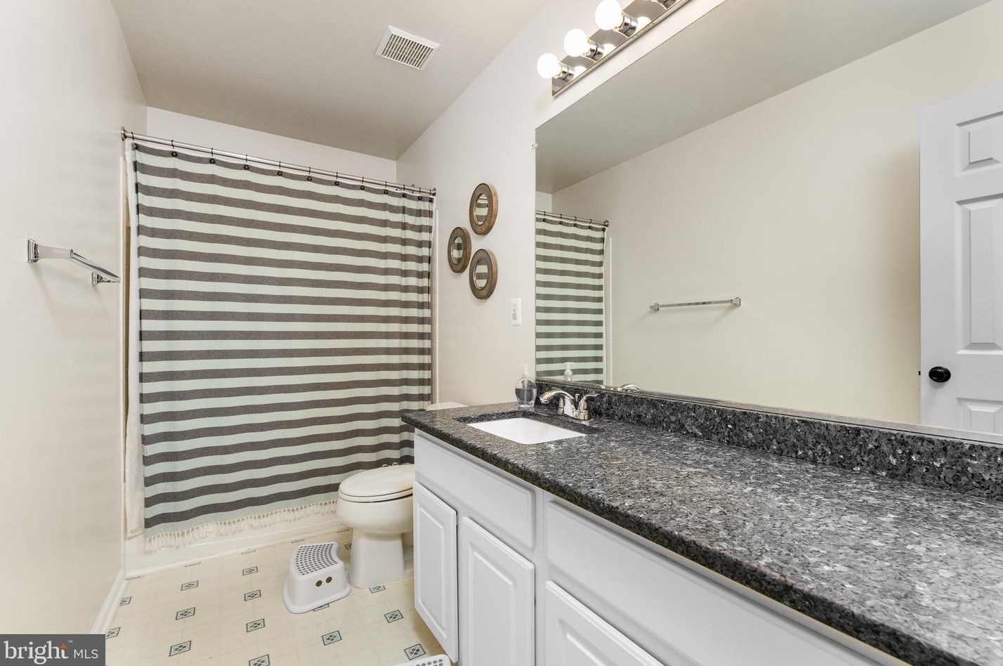 12464 Casbeer Dr, Fairfax VA  22033-4387 exterior