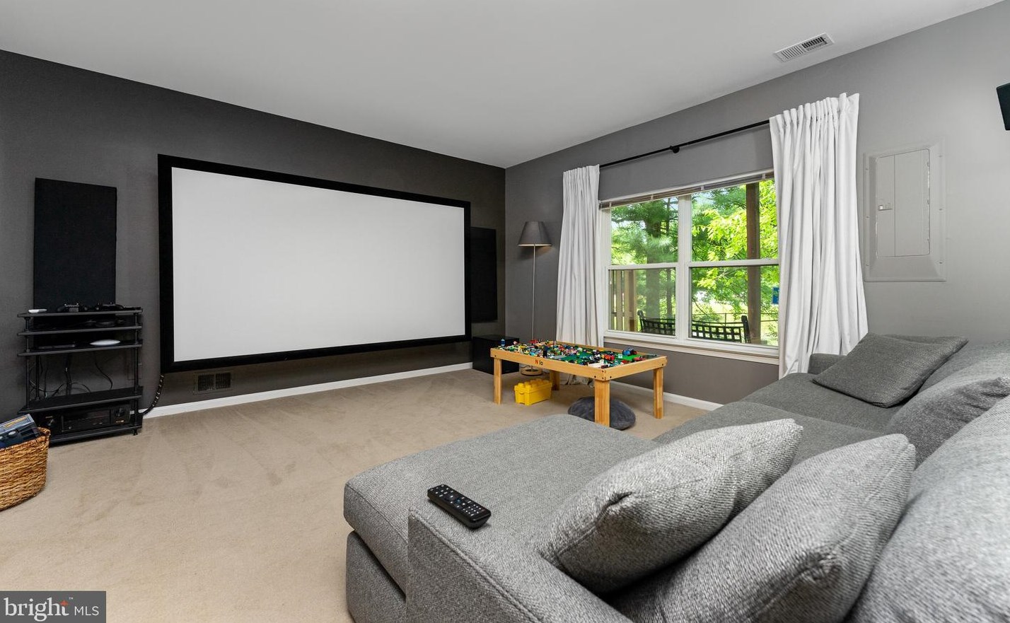 12464 Casbeer Dr, Fairfax VA  22033-4387 exterior