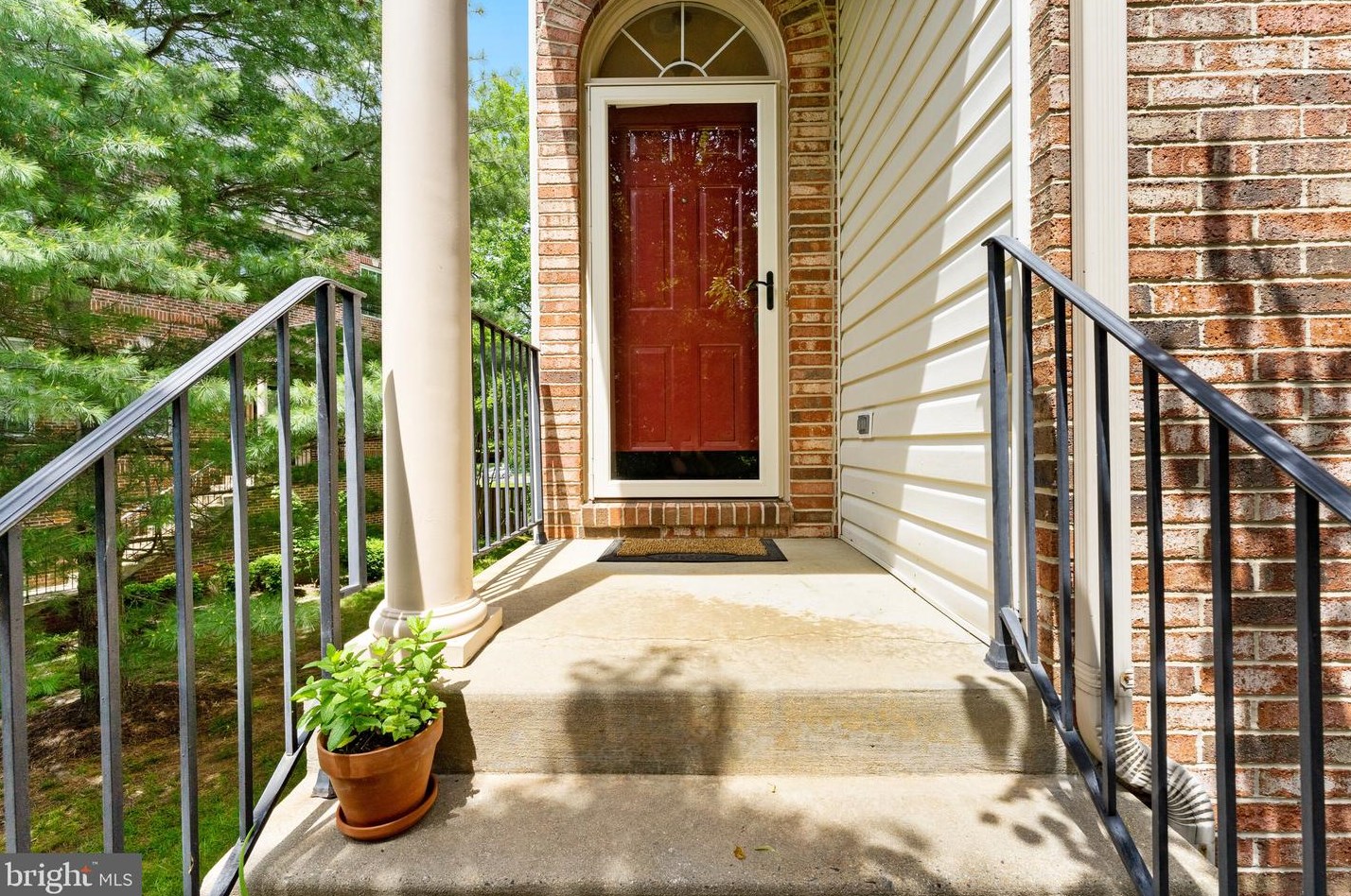 12464 Casbeer Dr, Fairfax VA  22033-4387 exterior