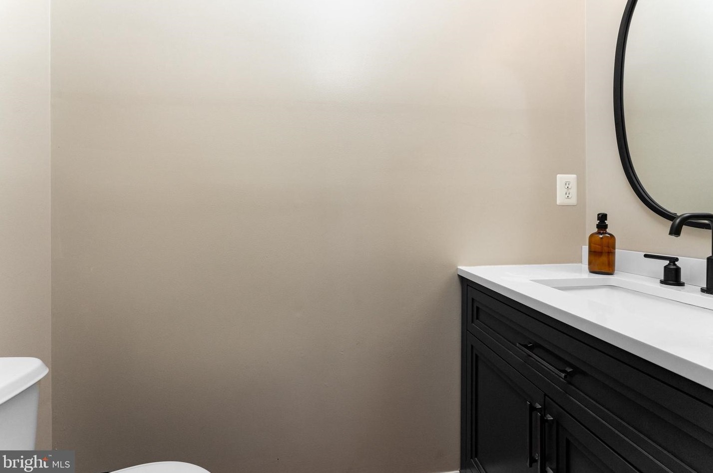 12464 Casbeer Dr, Fairfax VA  22033-4387 exterior