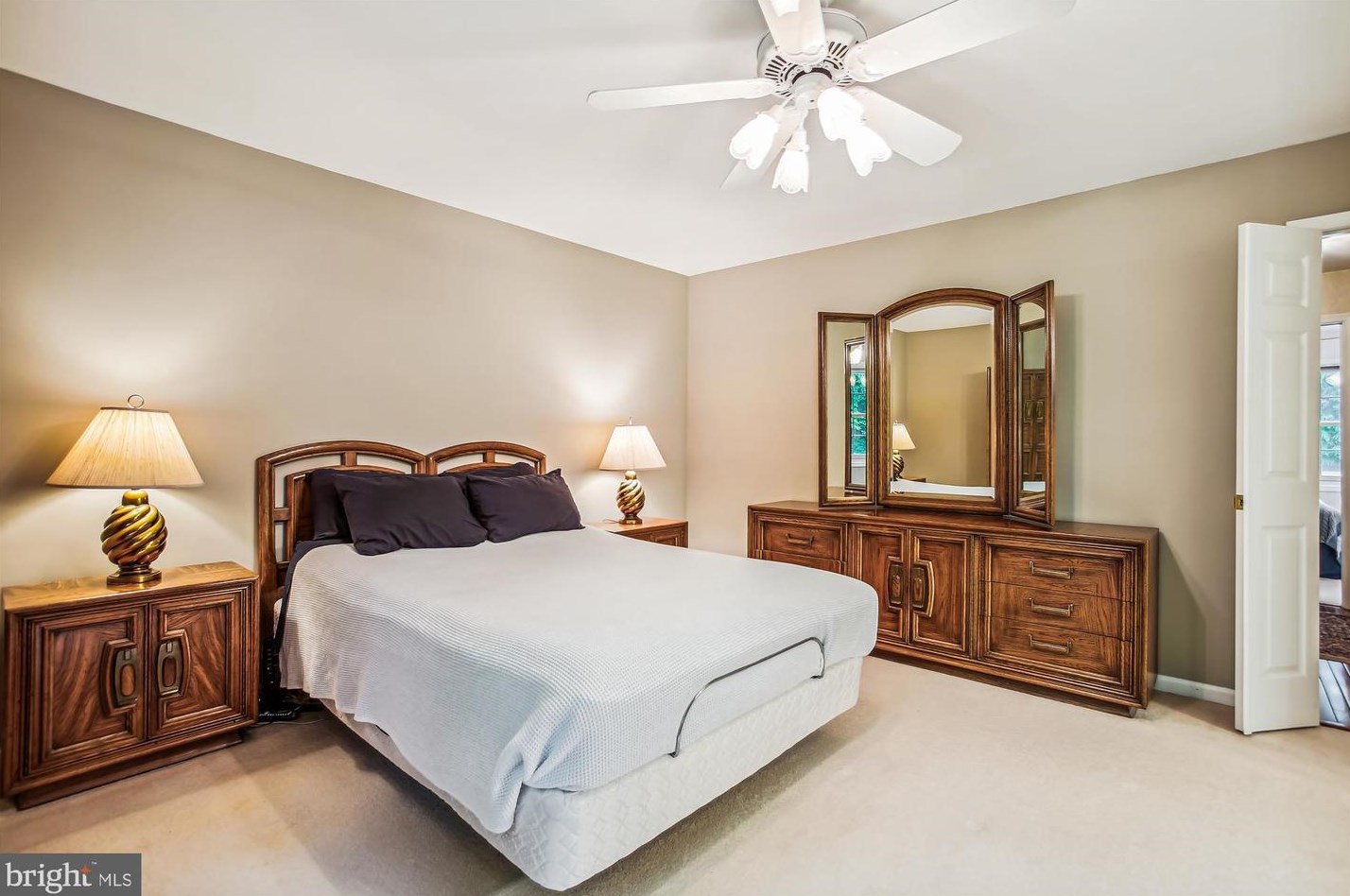 6142 Franconia Sta Ln, Alexandria VA 22310-2522 exterior