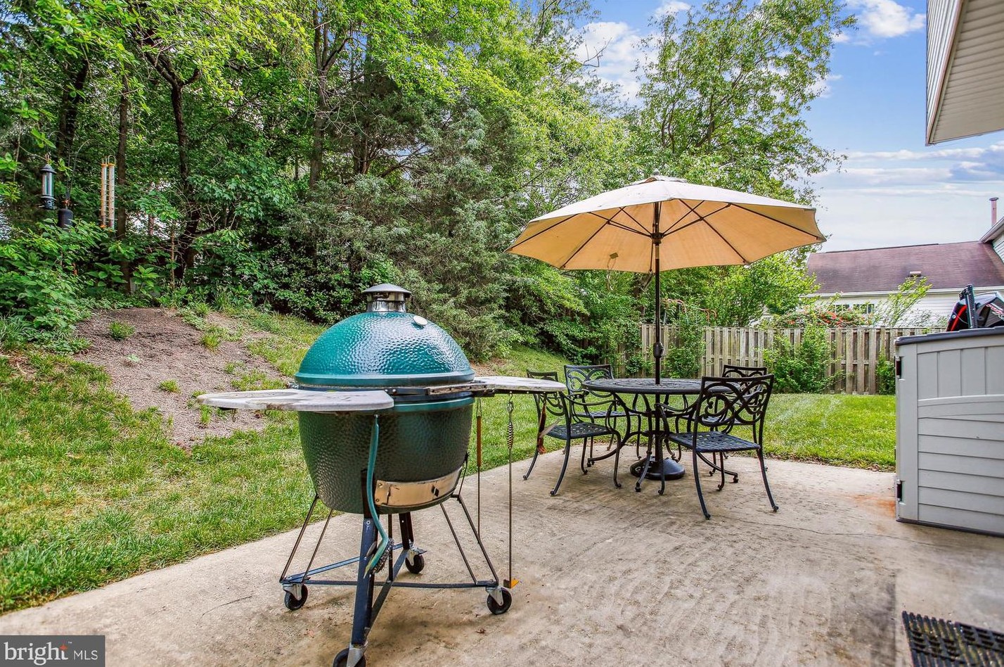 6142 Franconia Sta Ln, Alexandria VA 22310-2522 exterior