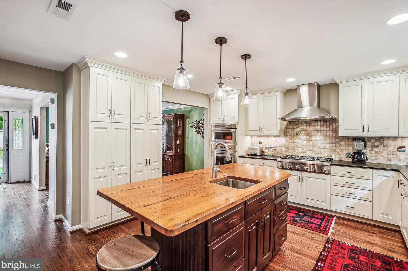 6142 Franconia Sta Ln, Alexandria VA 22310-2522 exterior