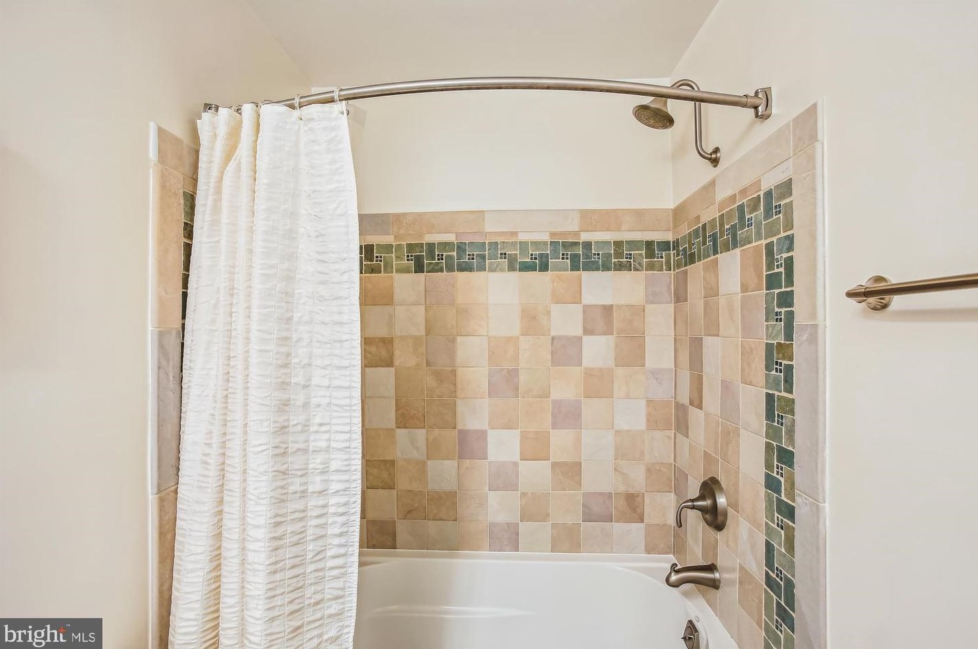 6142 Franconia Sta Ln, Alexandria VA 22310-2522 exterior