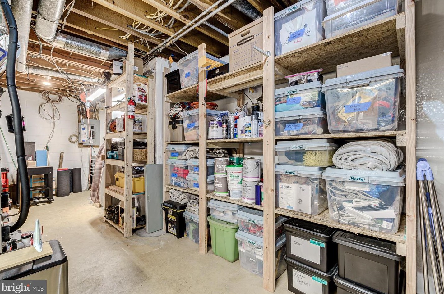 3189 Colchester Brook Ln, Fairfax VA  22031-2608 exterior