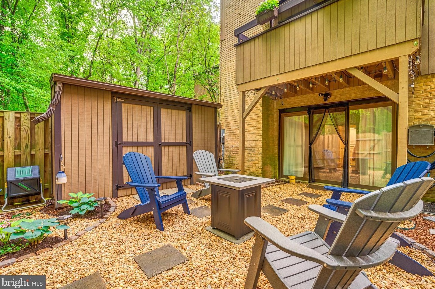 3189 Colchester Brook Ln, Fairfax VA  22031-2608 exterior