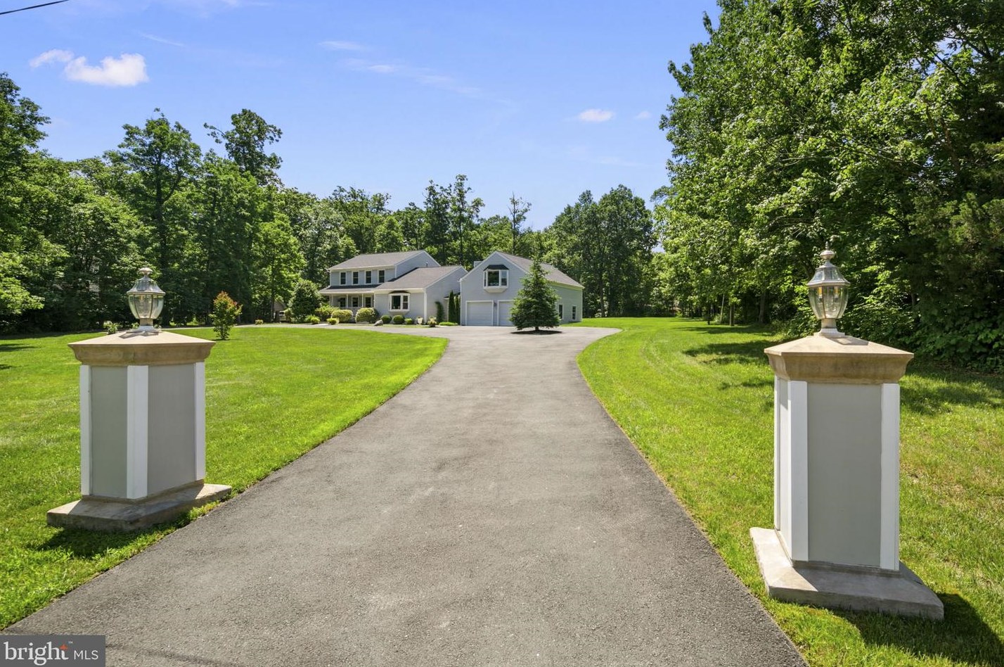 12415 Rochester Dr, Fairfax, VA 22030-6347