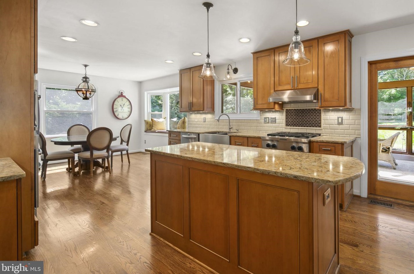 12415 Rochester Dr, Fairfax VA  22030-6417 exterior