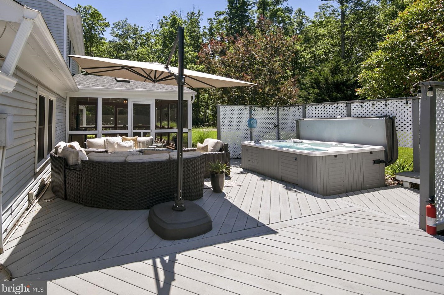 12415 Rochester Dr, Fairfax VA  22030-6417 exterior