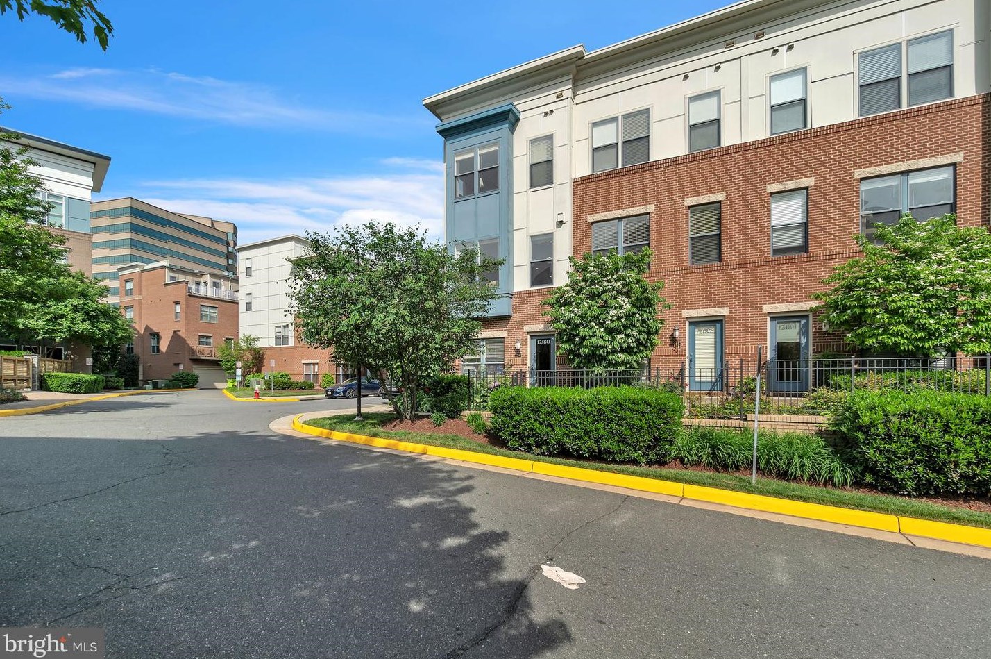 12180 Waveland St, Fairfax, VA 22033-5523