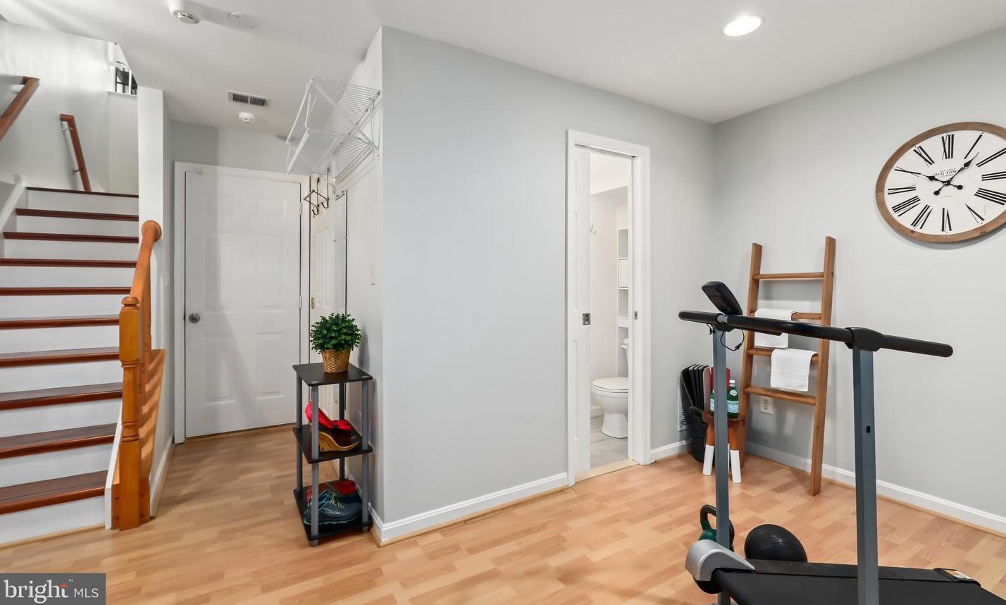 8516 Towne Mnr Ct, Alexandria VA 22309-4504 exterior