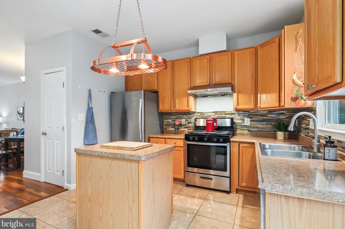 8516 Towne Mnr Ct, Alexandria VA 22309-4504 exterior