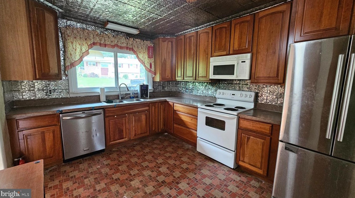 4313 Javins Dr, Alexandria VA 22310-2070 exterior