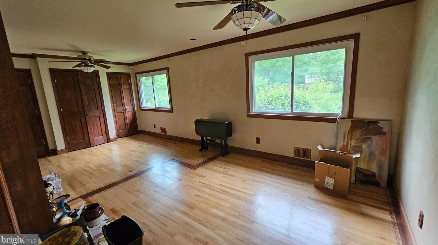 4313 Javins Dr, Alexandria VA 22310-2070 exterior