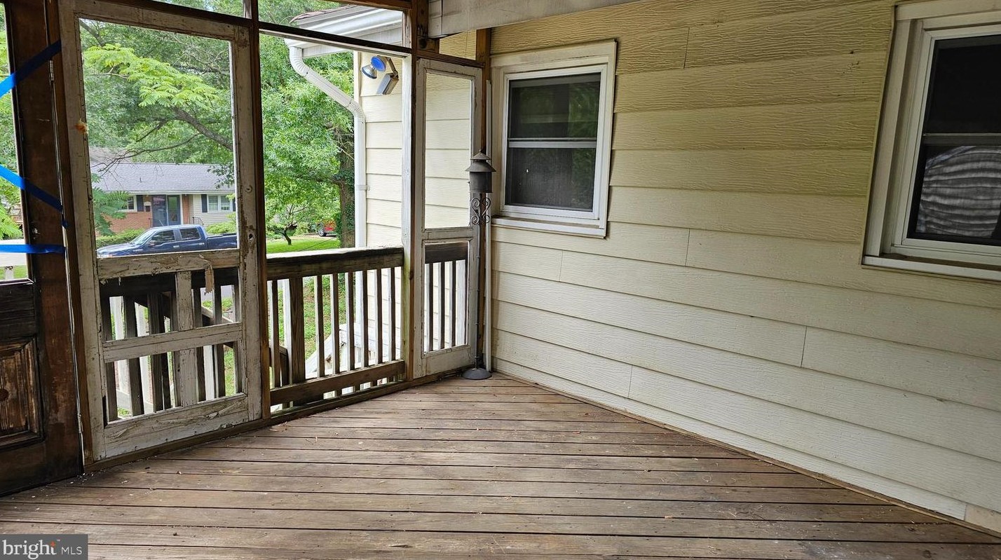 4313 Javins Dr, Alexandria VA 22310-2070 exterior