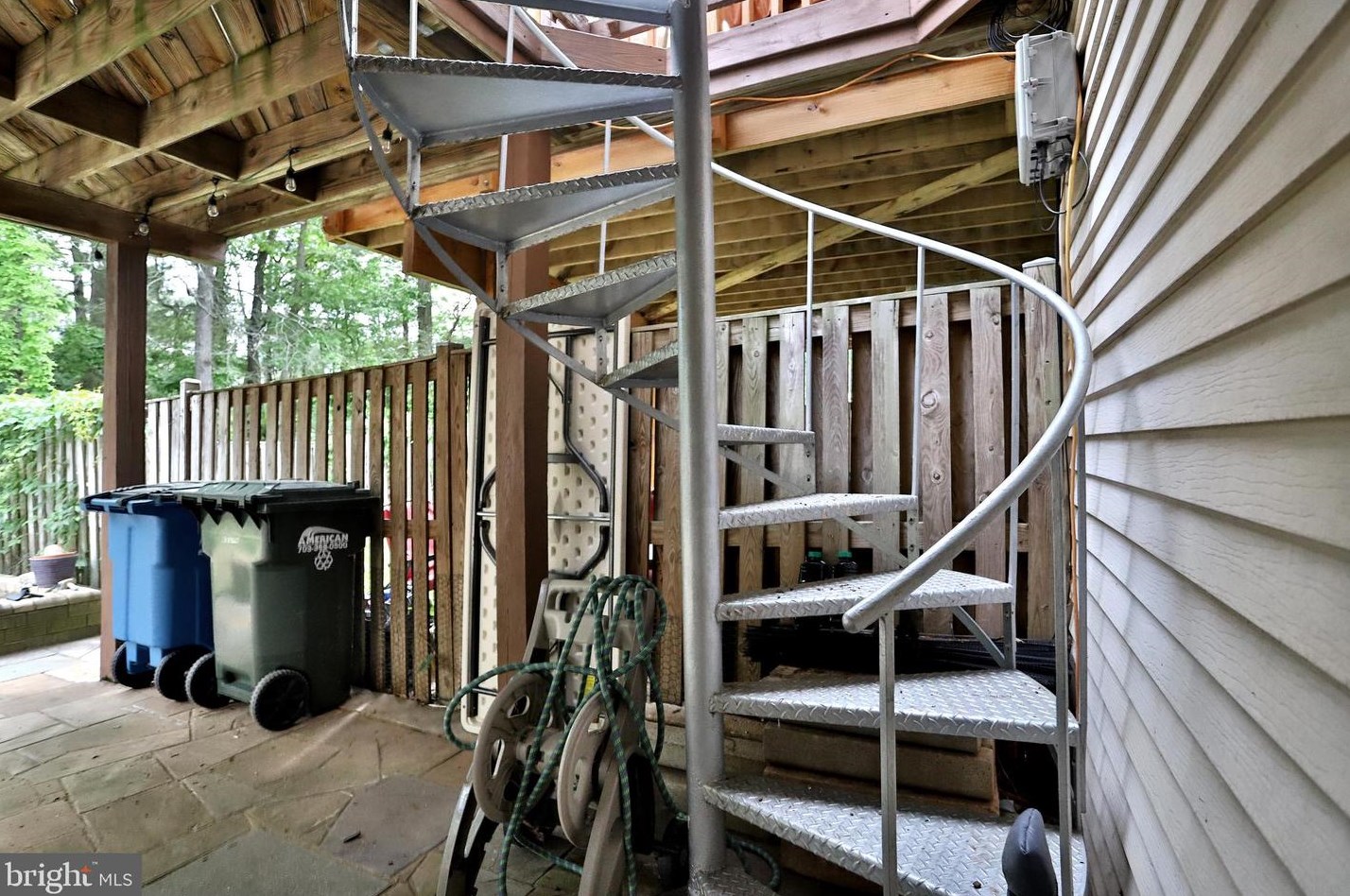 14637 Battery Ridge Ln, Centreville VA  20120-2889 exterior