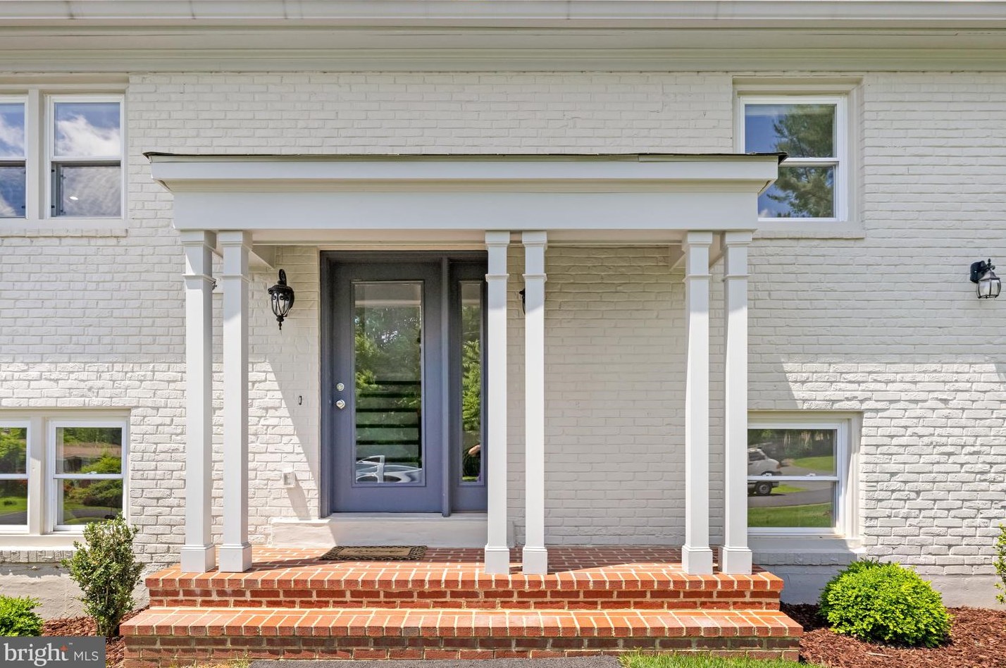 844 Constellation Dr, Great Falls, VA 22066