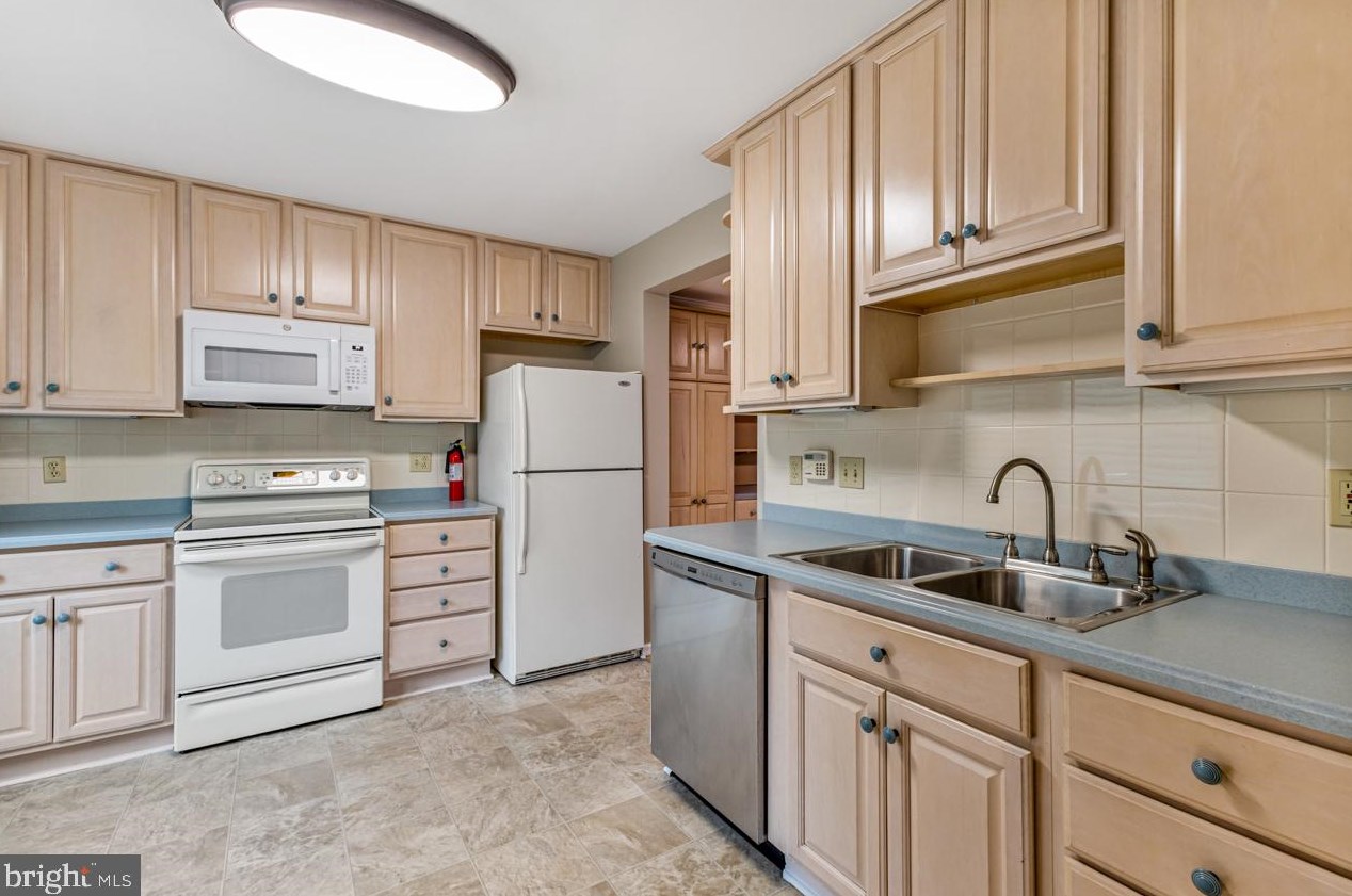 6567 Bermuda Green Ct, Alexandria, VA 22312