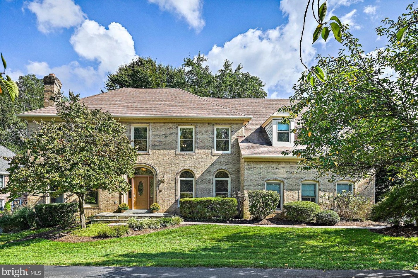 10303 Greenwood Pl, Vienna, VA 22124