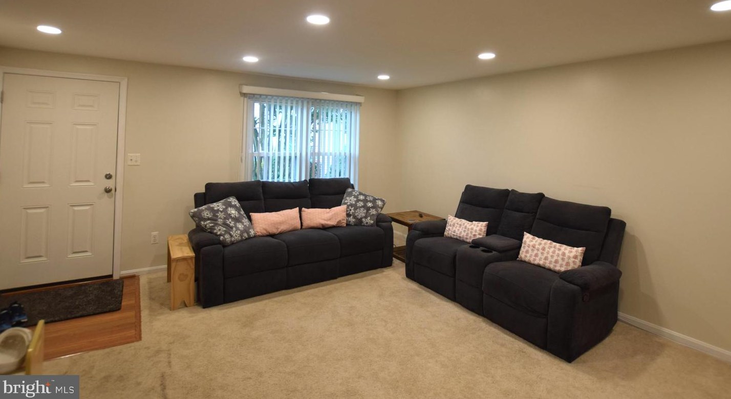 6560 Lochleigh Ct, Alexandria, VA 22315