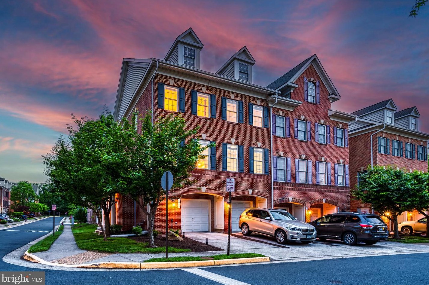 4618 Hummingbird Way #101, Fairfax, VA 22033