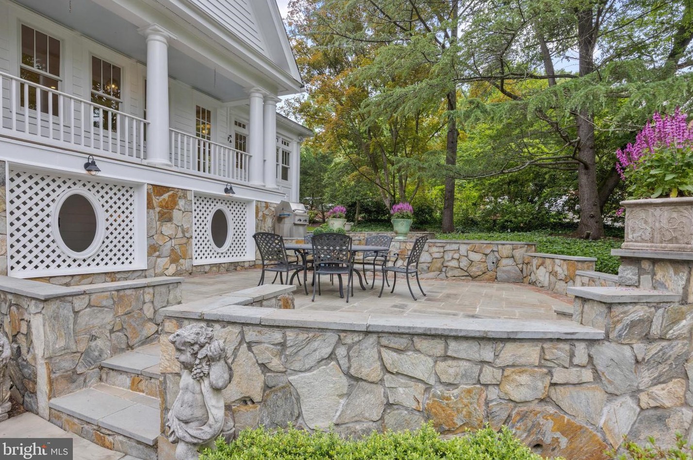 831 Herbert Springs Rd, Alexandria VA 22308-1320 exterior