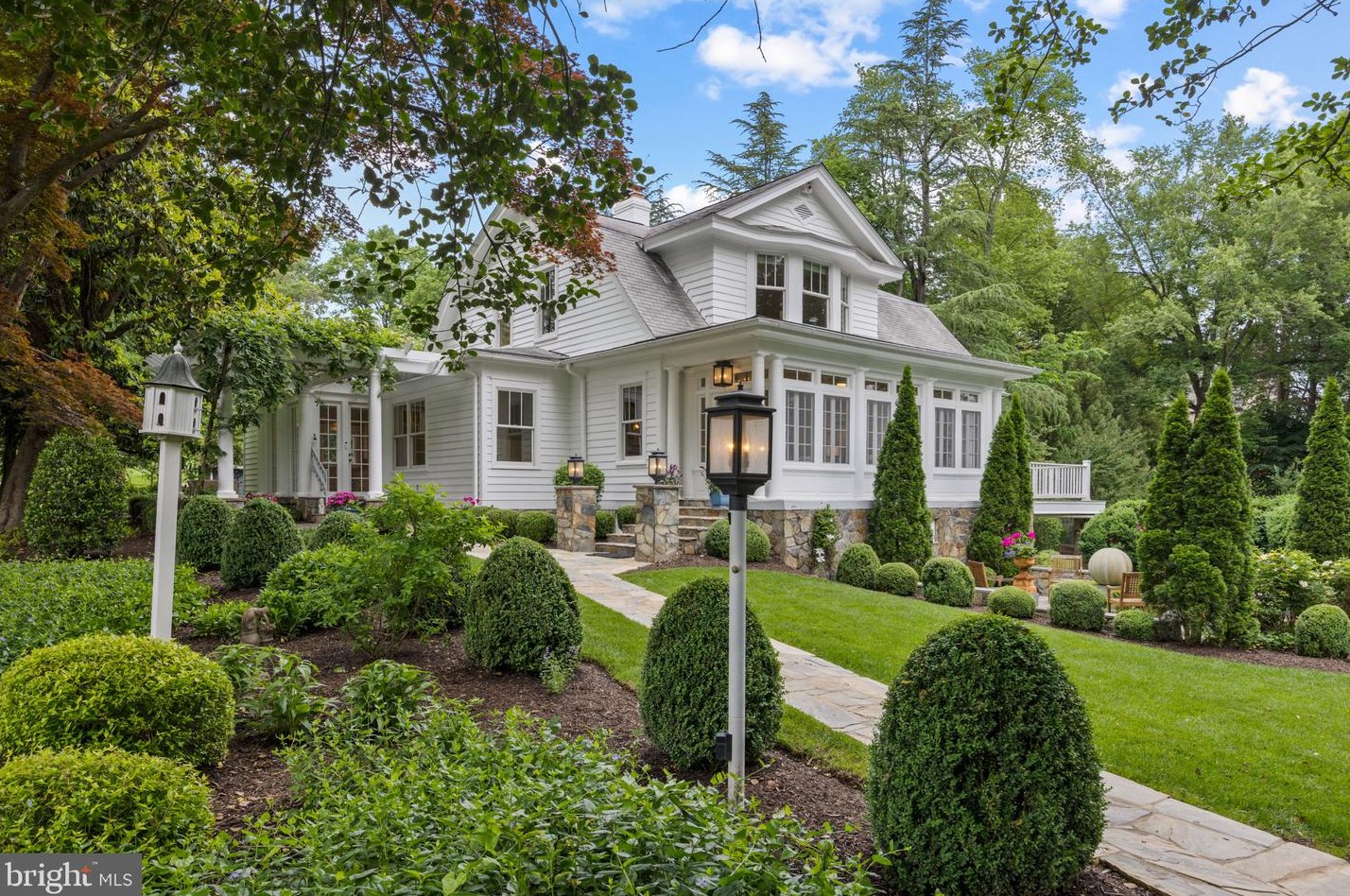 831 Herbert Springs Rd, Alexandria VA 22308-1320 exterior