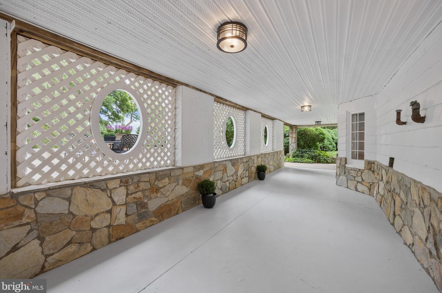 831 Herbert Springs Rd, Alexandria VA 22308-1320 exterior