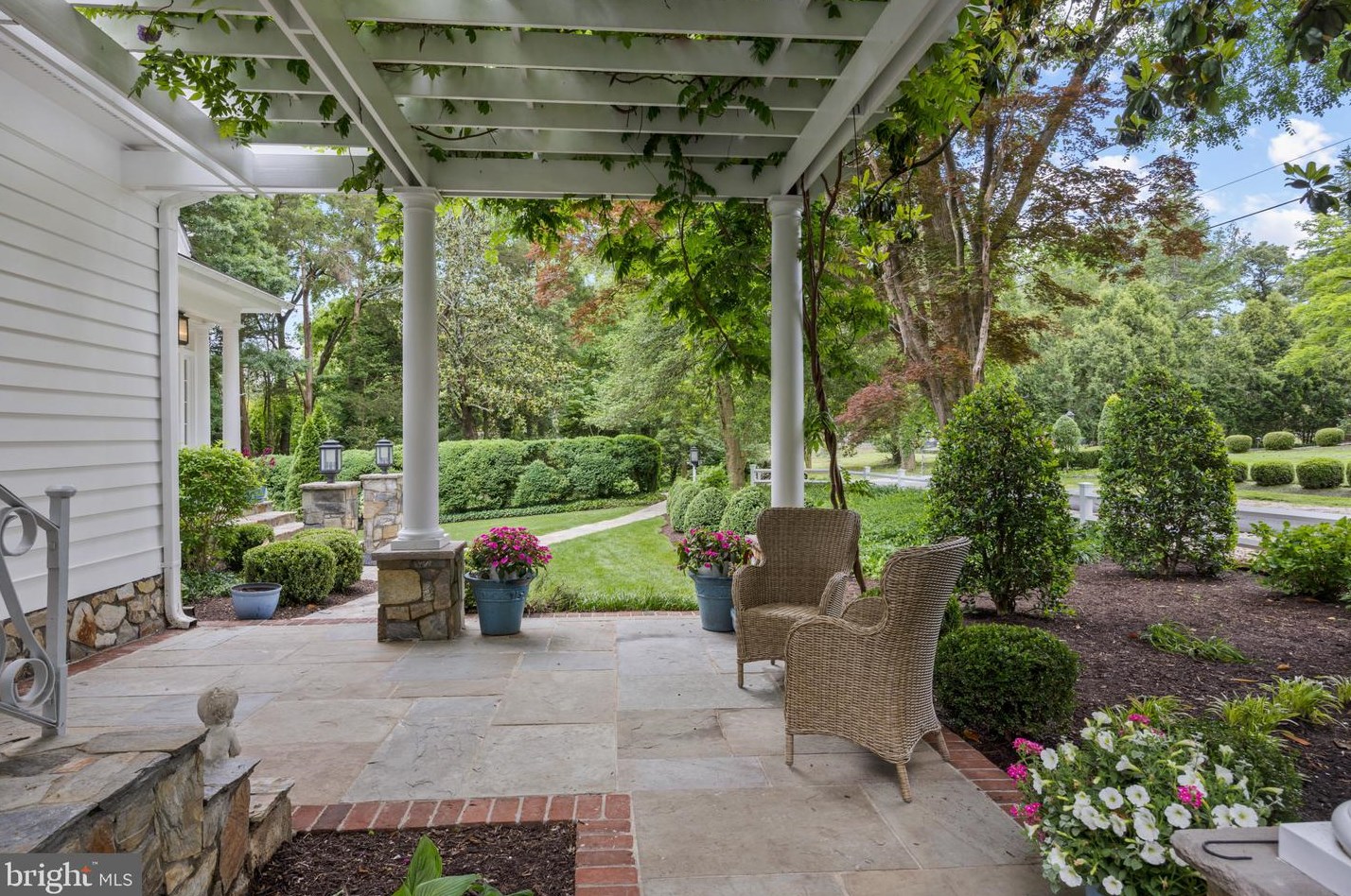 831 Herbert Springs Rd, Alexandria VA 22308-1320 exterior