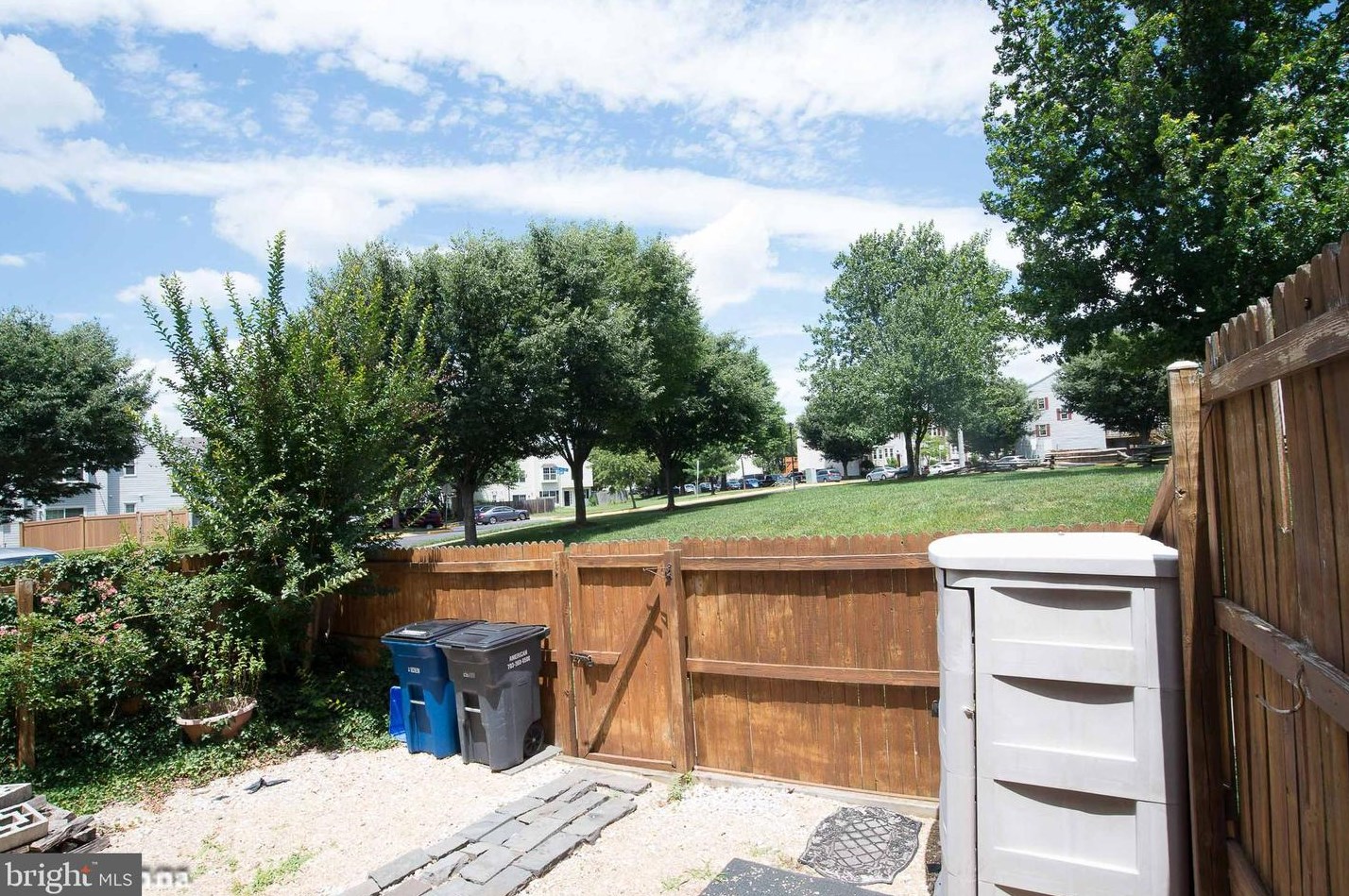 6128 Hoskins Hollow Cir, Centreville VA  20121-2694 exterior