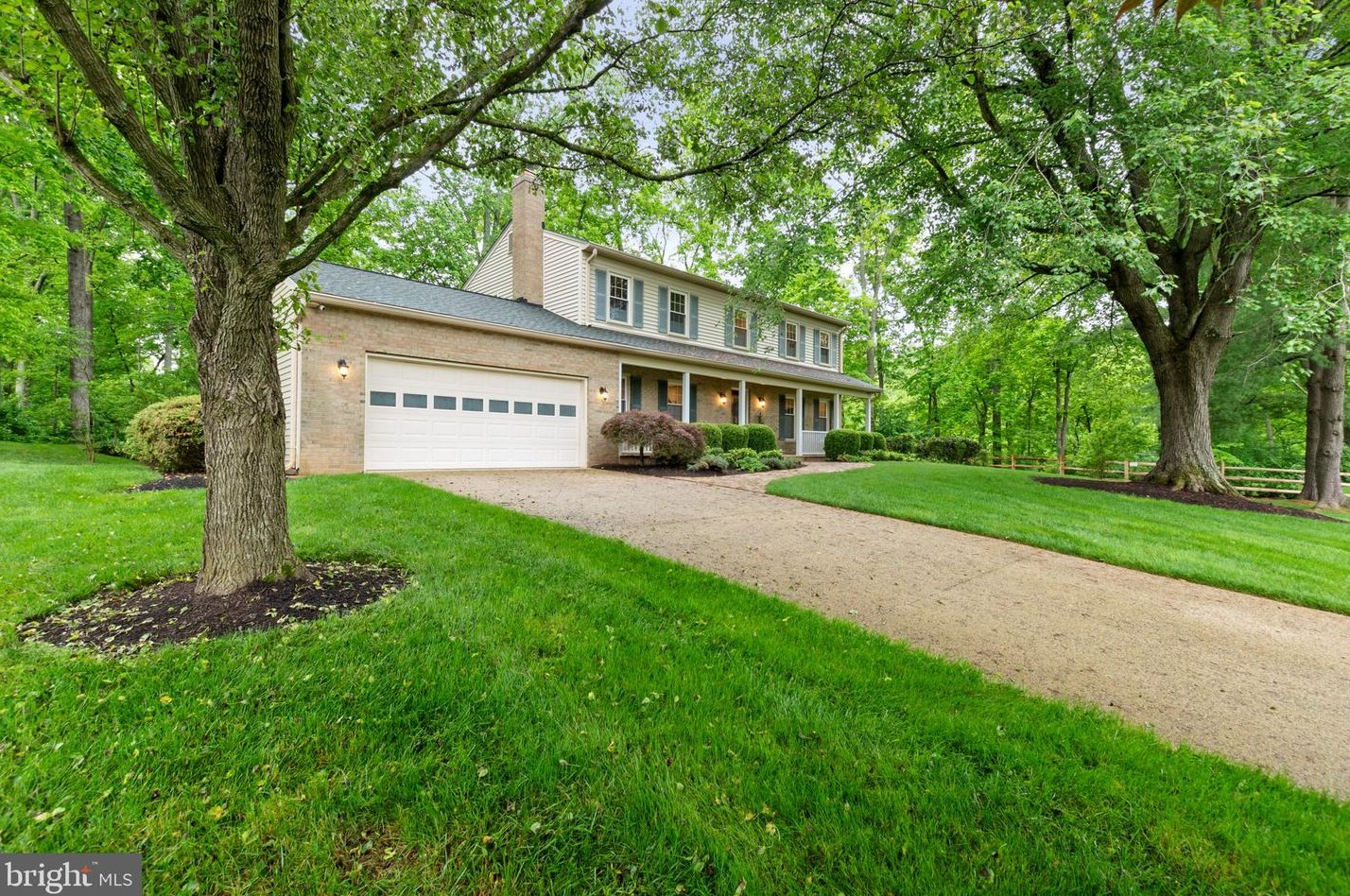 1676 Abbey Oak Dr, Vienna, VA 22182-1970