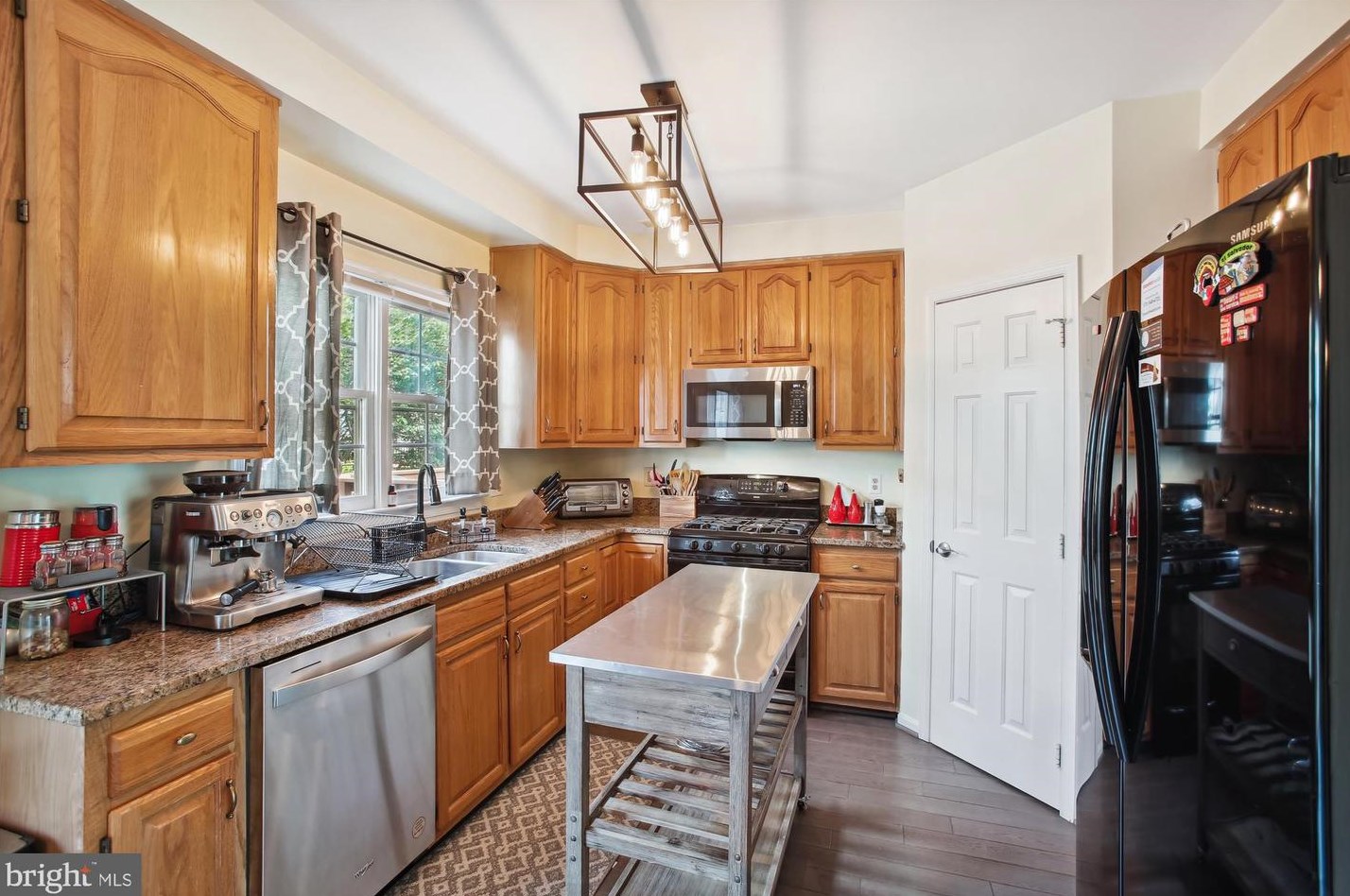 5806 Appleford Dr, Alexandria VA  22315-5624 exterior