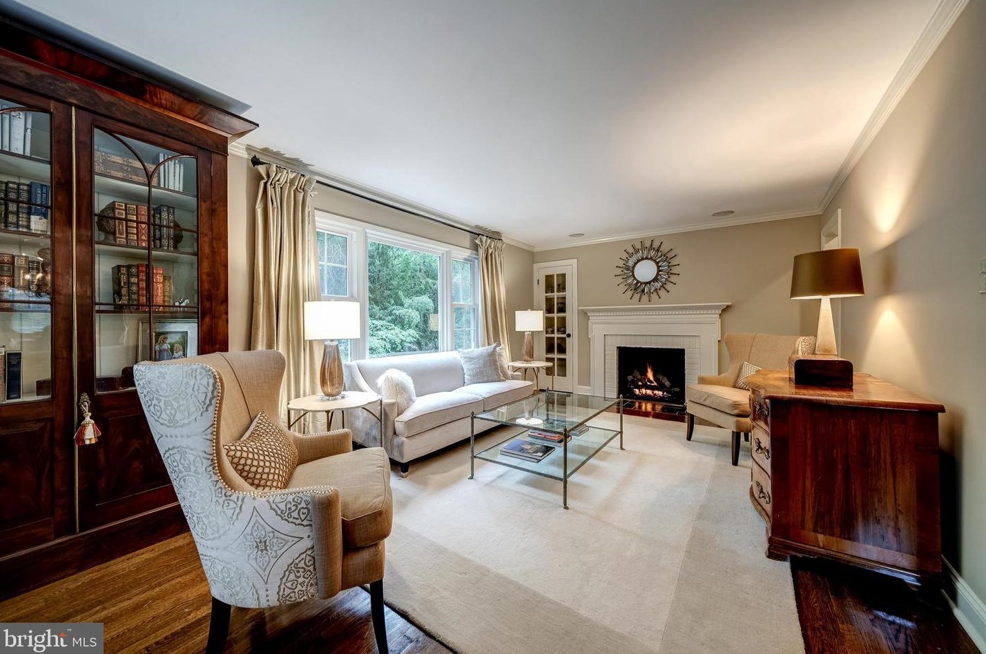 9261 Bailey Ln, Fairfax, VA 22031