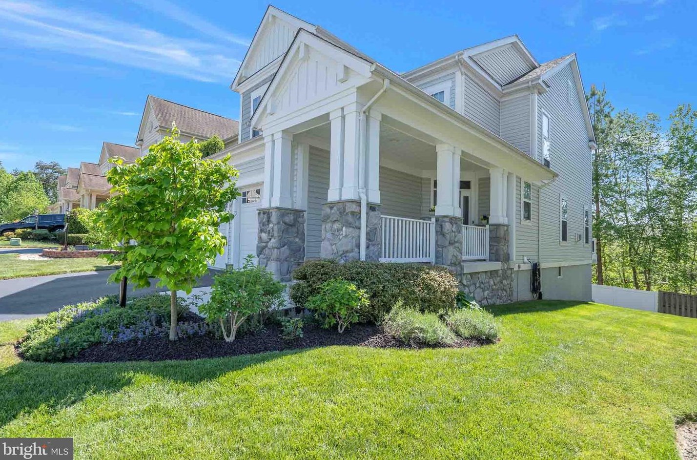 9812 Amsterdam St, Lorton, VA 22079-2445
