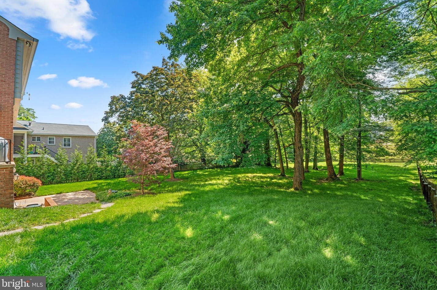 2435 Caron Ln, Falls Church, VA 22043-3212