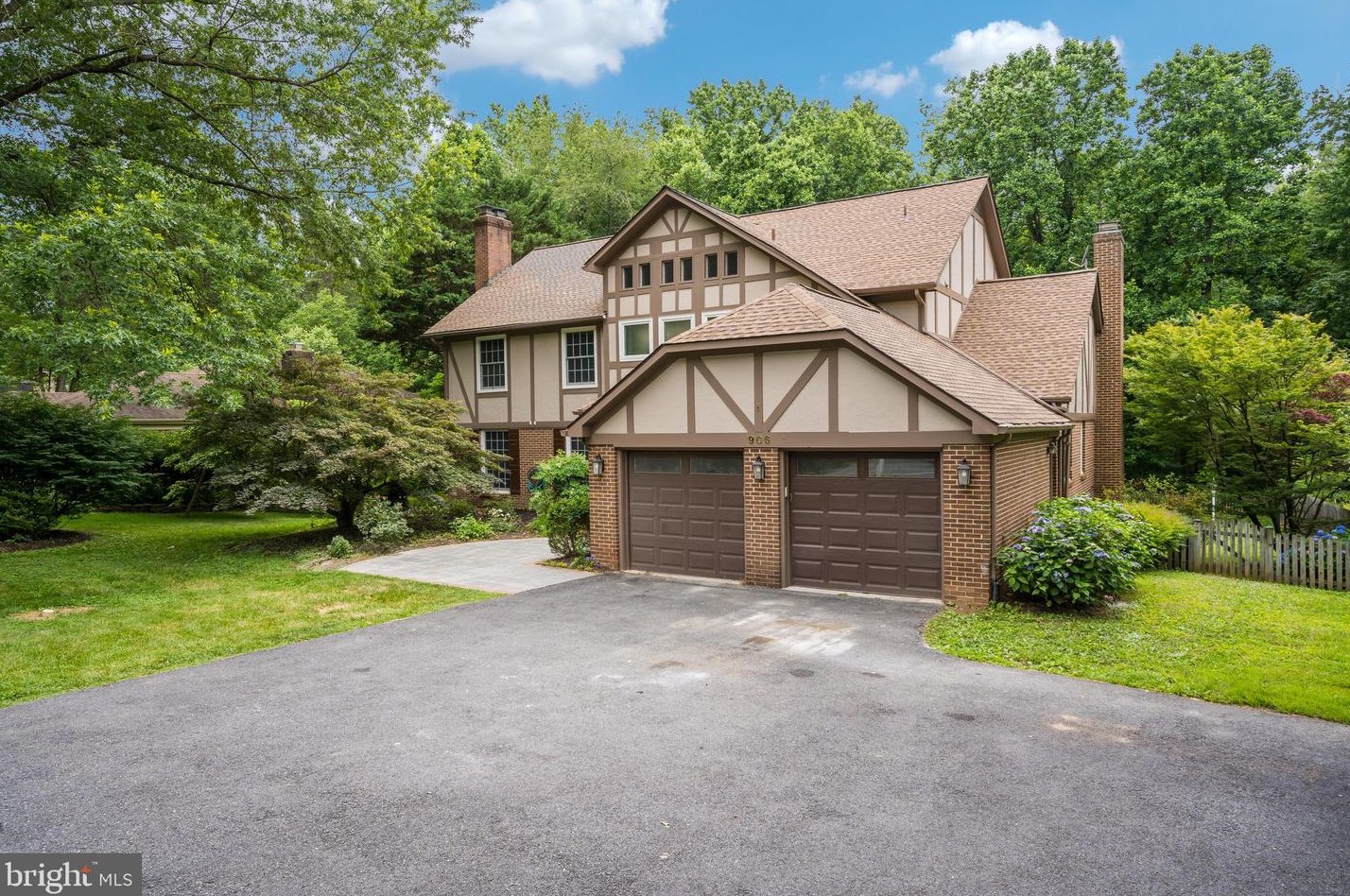 906 Ridge Dr, Mc Lean, VA 22101