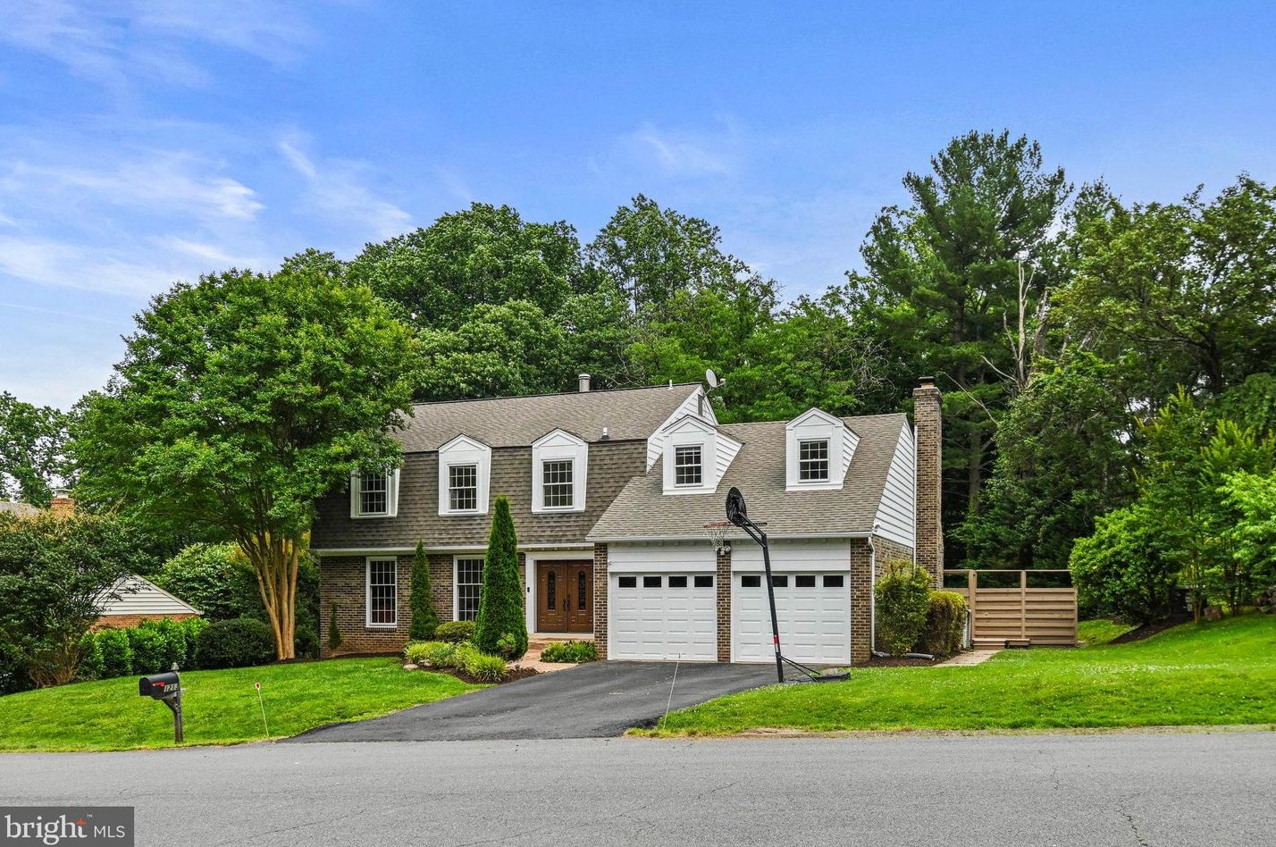1213 Meadow Green Ln, Mc Lean, VA 22102