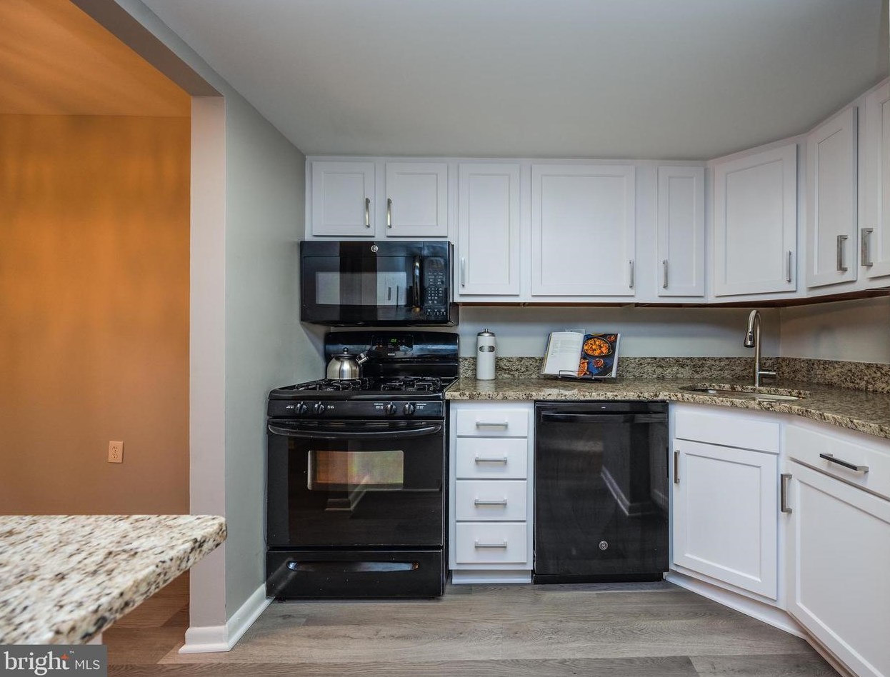 1403 Northgate Square #1b, Herndon, VA 20190